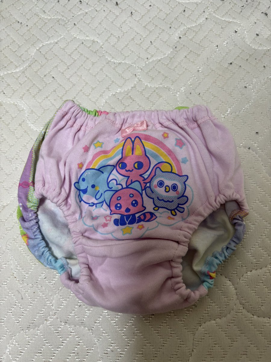 pantstoilet's tweet photo. たまごっちパラダイスのショーツ
すごいカラフル... https://t.co/4kKoa8PCVX