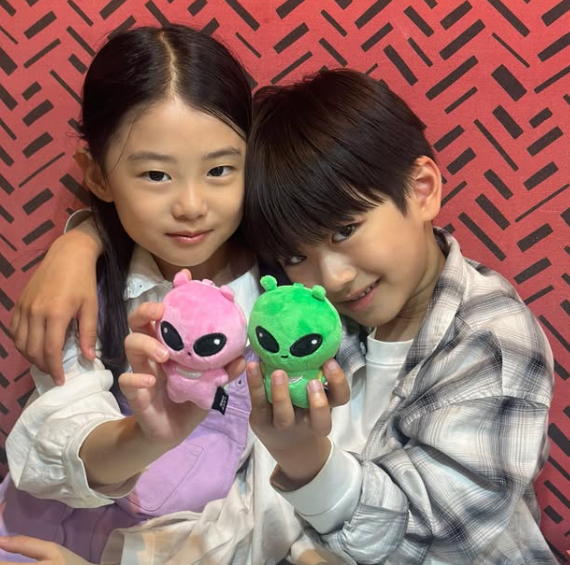 BlancaTruebaID's tweet photo. Little Huiju and little Ian, so cute. 😍😍
#PerfectCrown #ParkSoEun #LeeSuHo https://t.co/k9hxpReGXO