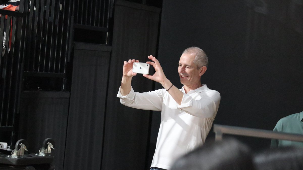 ヴァレさん今年もファン感のお写真楽しそうに撮られてて息抜きになっていたらうれしいなと思ったんだけど撮ってるのがバブリーだから本当にそれでいいの⁉️とも思ってしまったww