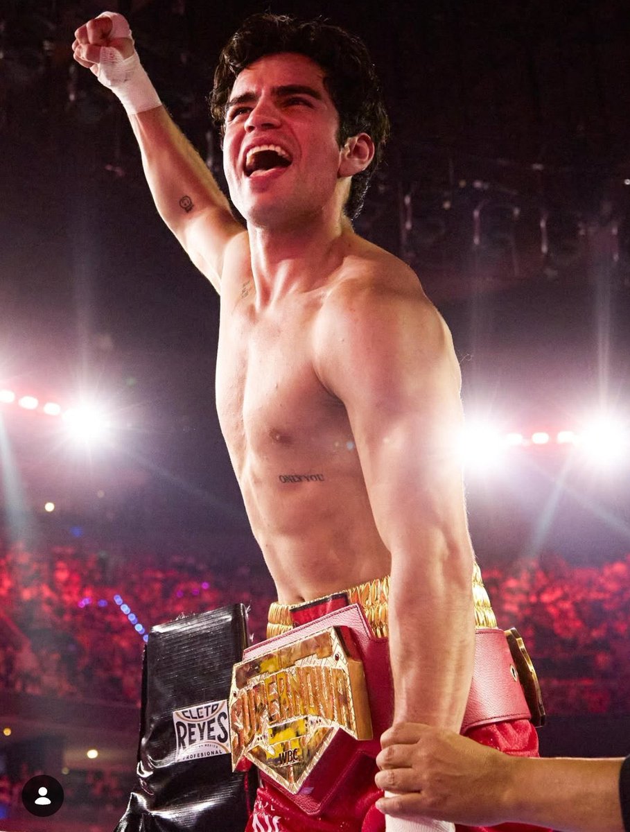 novia de aaron mercury tweet media