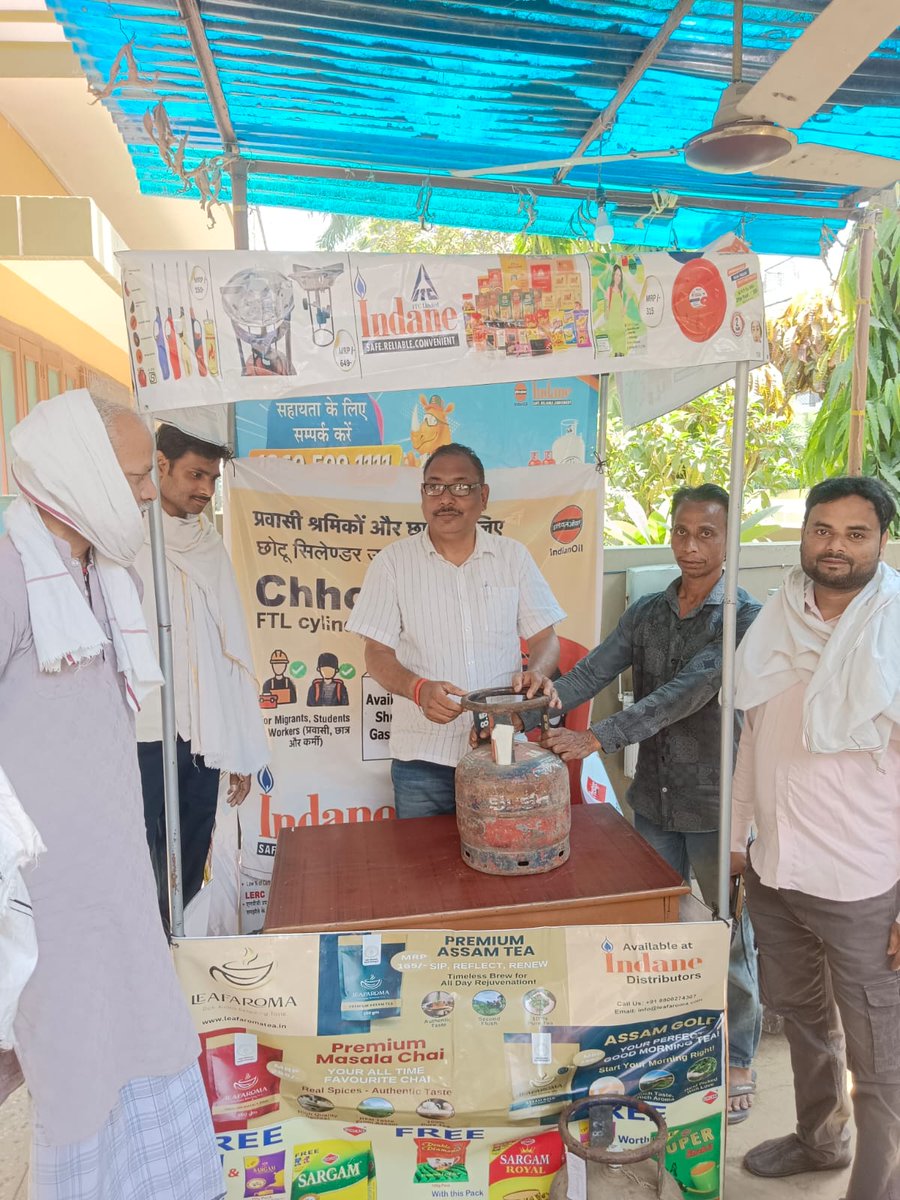 IOCL_UP's tweet image. 'श्रीराम गैस एजेंसी', वाराणसी के विशेष कैंप ने प्रवासियों और श्रमिकों की रसोई को आसान बनाया। अब इण्डेन #Chhotu के साथ भारी-भरकम कागज़ी कार्रवाई को कहें अलविदा! मात्र एक आईडी प्रूफ दिखाएं और तुरंत अपना छोटा सिलेंडर घर ले जाएं।
#StayCalmIndia #CustomerFirst #Indane #EnergyForAll