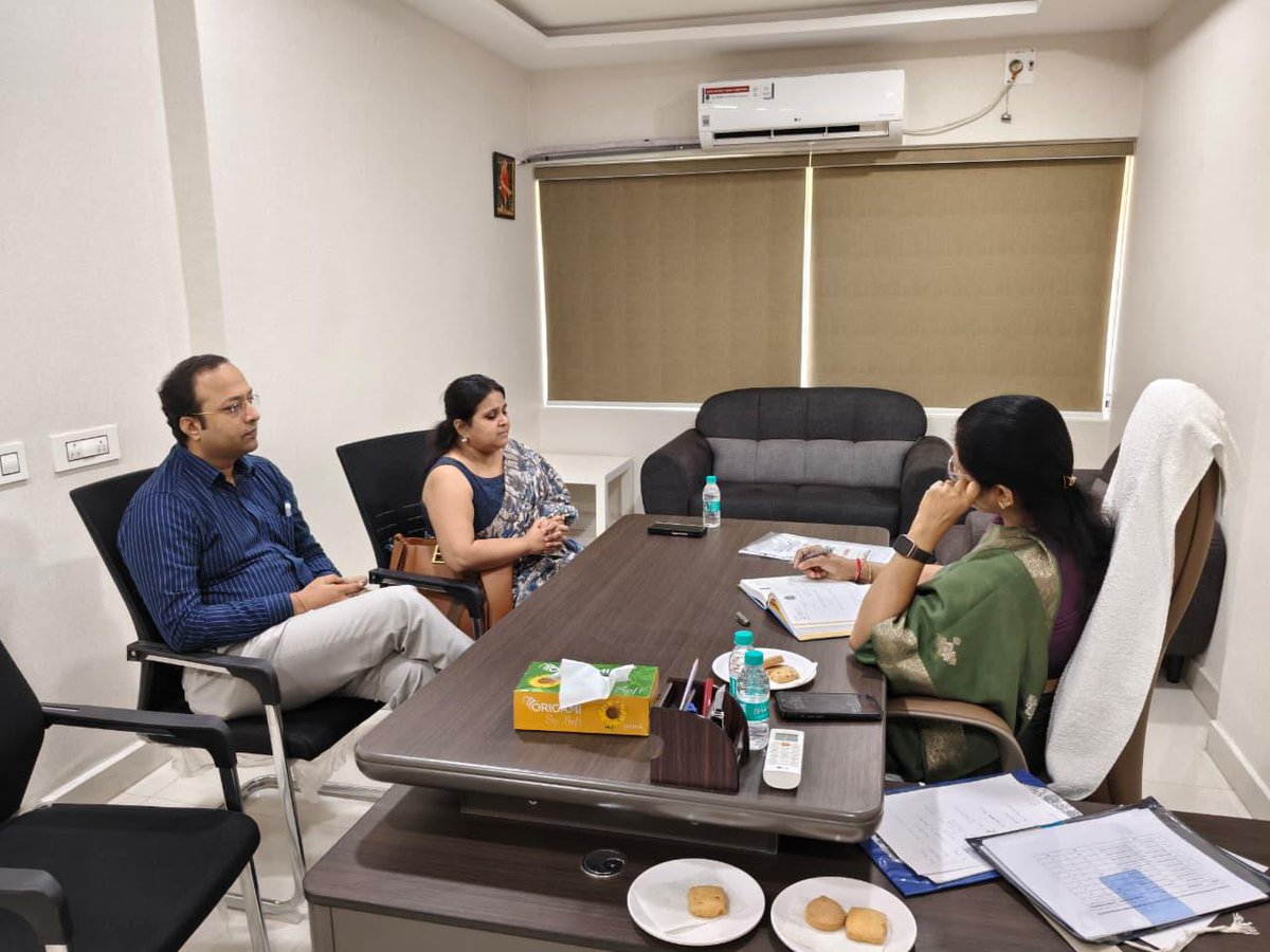 reddy_kavi40544's tweet image. On 24.04.2026, UNICEF Telangana representatives visited my office. We held discussions on key policy measures aimed at improving maternal and child health and reducing maternal and infant mortality in Telangana.

— Dr. Kavitha Reddy
Chairperson, IIHFW Governing Council

#UNICEF