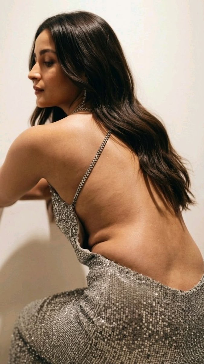 vihaan0fficial's tweet photo. From a nepo kid to Indian mommy.

alia bhatt - a thread 🥵🧵 https://t.co/KAyrYUcCBy