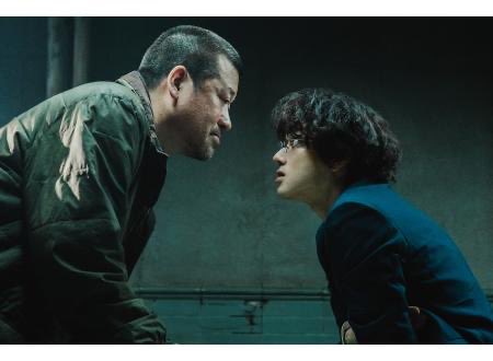 今更ながら映画「爆弾」を見たんですが超面白かったですね！
実力派の俳優さんが勢揃いでずっとハラハラできるいい映画でした！
嫌味がめちゃくちゃ似合う山田裕貴さんと不気味な無邪気さを最大限表現できる佐藤二郎さんのやり取りが好きすぎてずっと引き込まれる！
みんなもNetflixで見てみて！