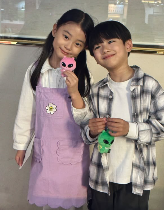 BlancaTruebaID's tweet photo. Little Huiju and little Ian, so cute. 😍😍
#PerfectCrown #ParkSoEun #LeeSuHo https://t.co/k9hxpReGXO