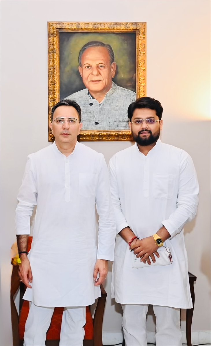Manil Bajpai मनिल बाजपेई tweet media