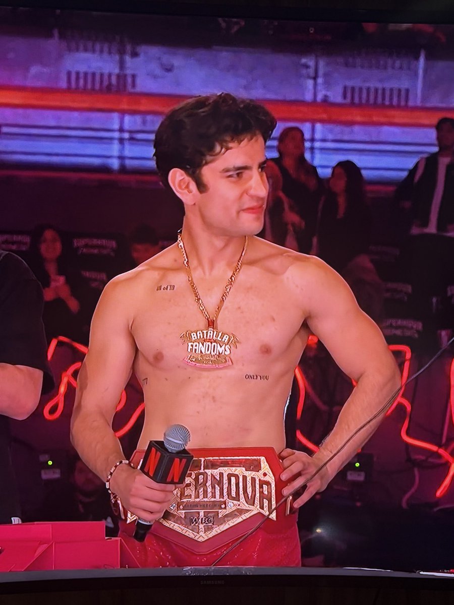 novia de aaron mercury tweet media