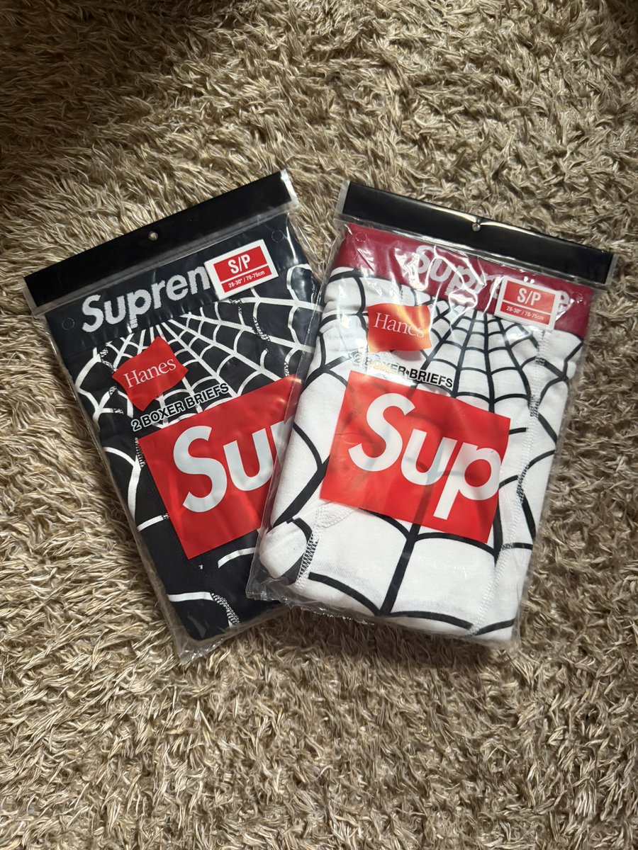 Wolf_ORION28's tweet image. supspiderのパンツ買って届いたと思って確認したらこれ新品未使用でこれは…。
ちょっと残念すぎる😭
 #supreme