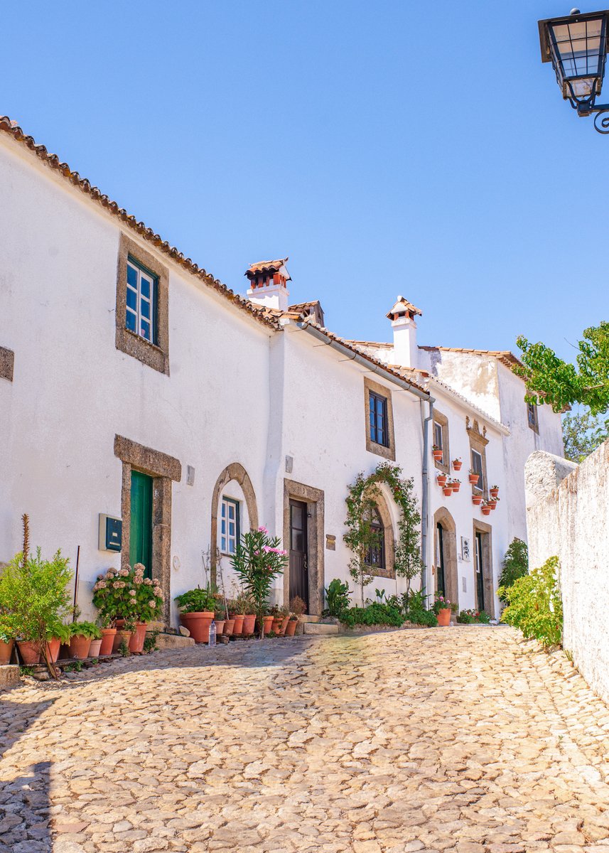 alentejo_1970's tweet image. #Marvão is a fortified and beautiful village in the #Alentejo near the Spanish border. It sits at 800 meters above sea level on a narrow granite ridge. The village is enclosed by medieval walls and centered around the Castle, built in the 13th century.