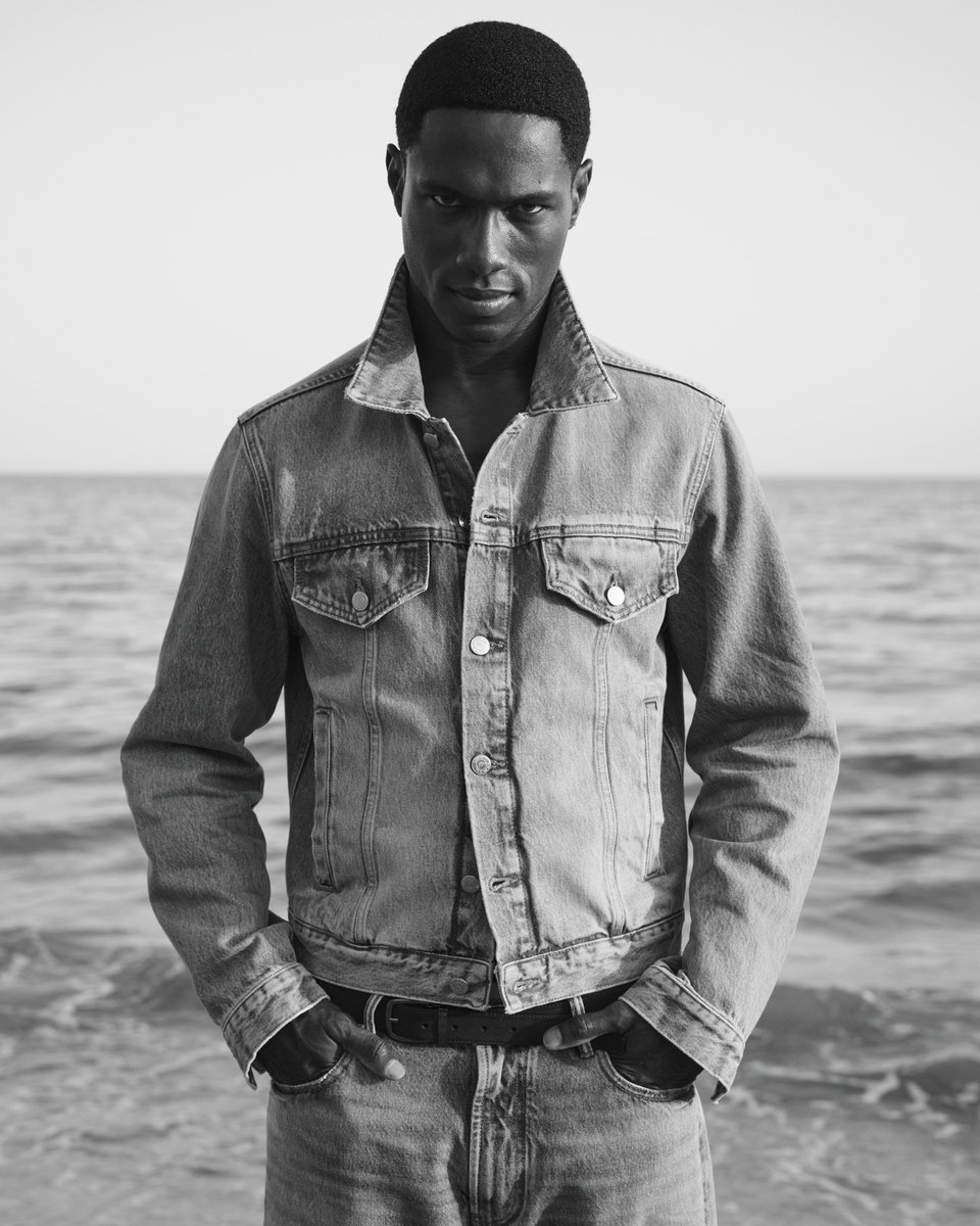 ARMANI_JAPAN's tweet image. #EmporioArmani
エンポリオ アルマーニが提案する、デニムの新しいかたち
Armani Jeansに息づくDNAを、タイムレスでモダンなスタイルへ。

armani.com/ja-jp/emporio-…

#EASS26 #Denim