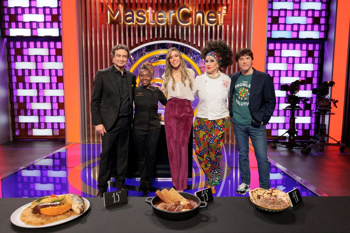 RTVE_Com's tweet image. 🍽️ Las gastronomías africanas, un homenaje al restaurante madrileño Zalacaín y un menú diseñado por el chef Nino Redruello, protagonistas del quinto programa de ' @MasterChef_es 14'.

🔥 #MasterChef, este lunes, 27 de abril, después de 'La Revuelta' en @La1_tve.