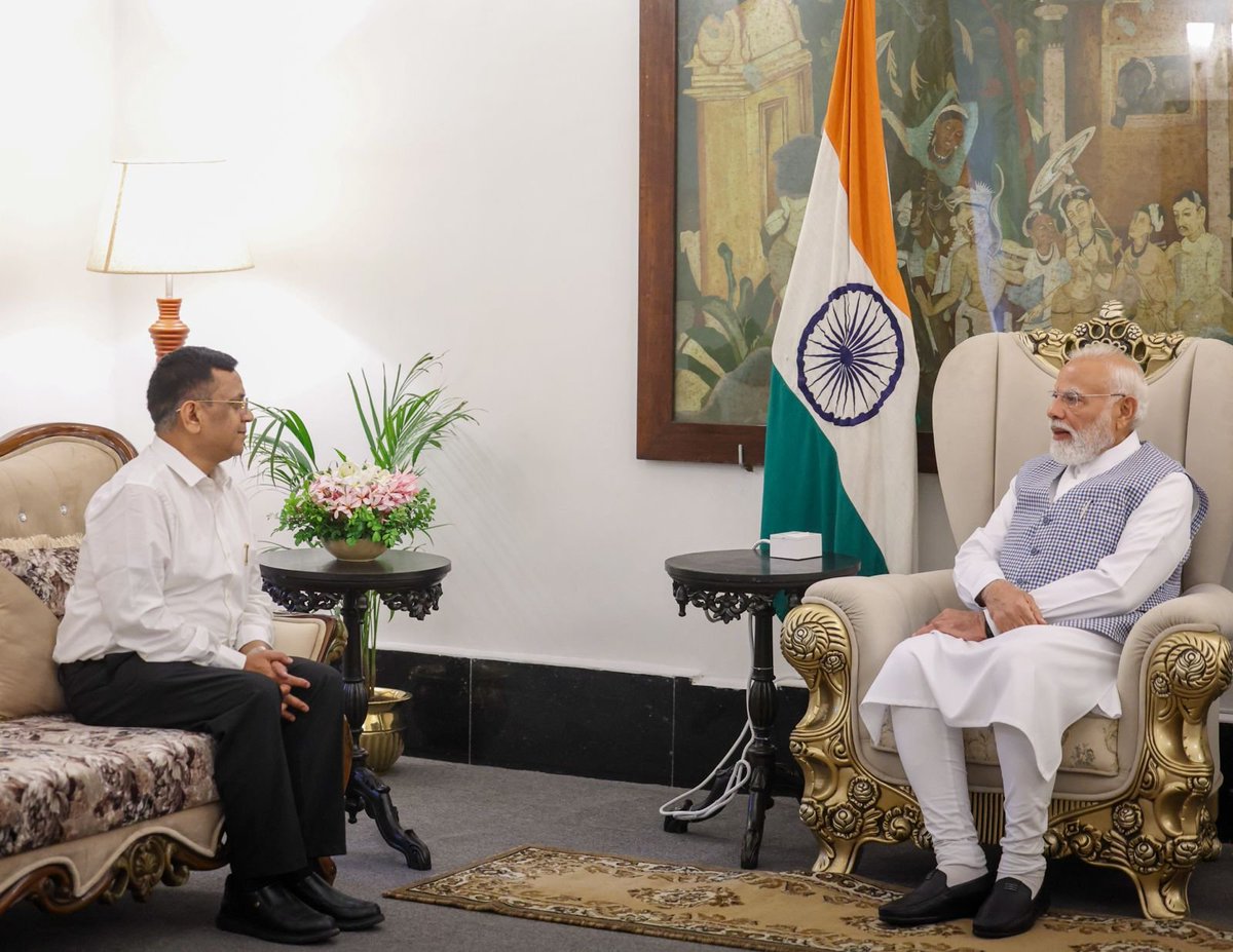 Narendra Modi tweet media