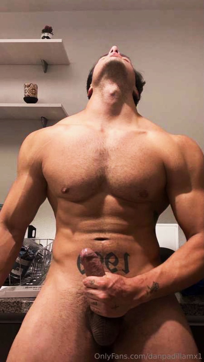 Danpadillamxx1's tweet photo. ¿Quien se arrodilla? 😈
 #MG si quieres ver cómo me vengo. 💦 https://t.co/WKAaO6CY8y
