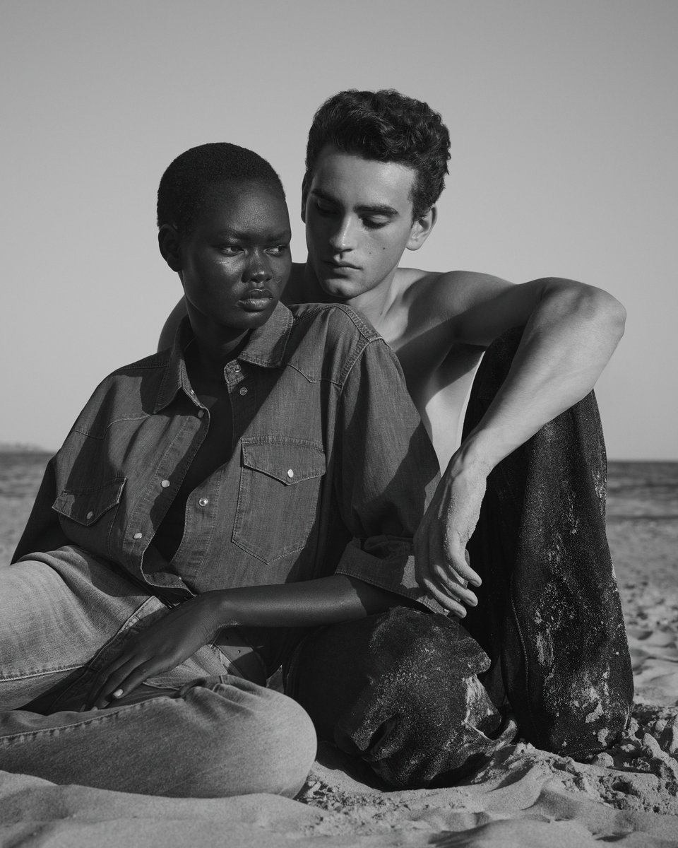 ARMANI_JAPAN's tweet image. #EmporioArmani
ブランドのデニムヘリテージを受け継ぐ、カプセルコレクション
──Armani Jeansが描く、洗練のかたち。

armani.com/ja-jp/emporio-…

#EASS26 #Denim