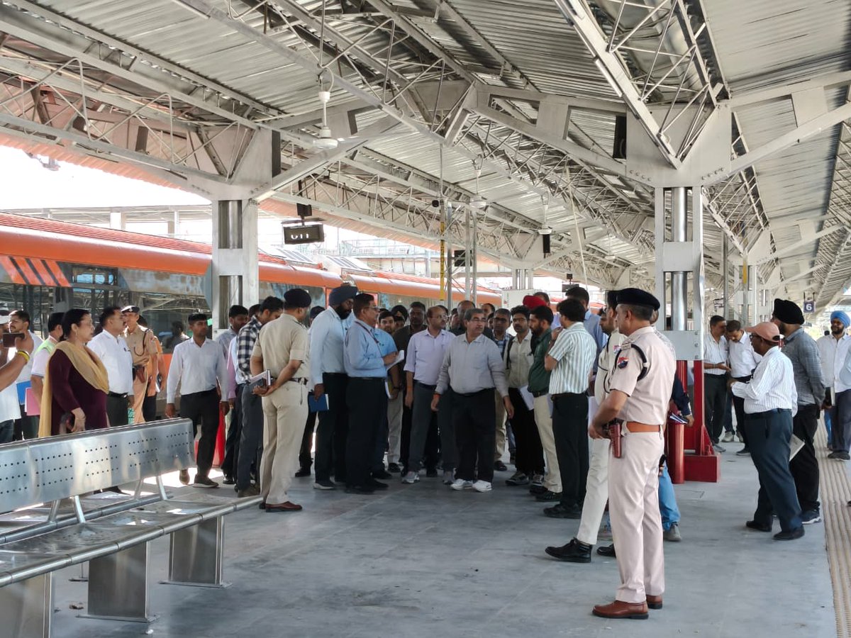 punjabi_jk24x7's tweet image. Northern Railway General Manager Conducts Comprehensive Inspection of Jammu-Katra Rail Section; Reviews Safety and Operations of Chenab and Anji Khad Bridges
#NorthernRailway #ChenabBridge #AnjiKhadBridge #RailInfrastructure #JammuKatra #IndianRailways