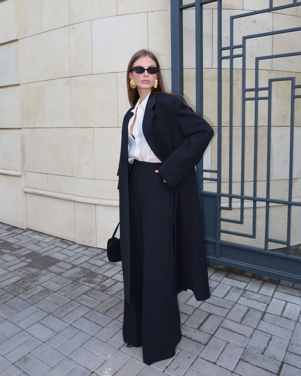 Diorgirlx's tweet photo. corporate girl outfits https://t.co/VMrhklm1il