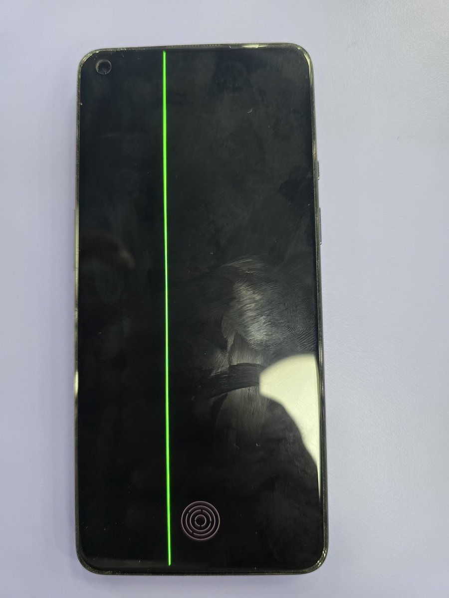 RathodPrachit's tweet image. My OnePlus 9 got the green line issue AGAIN.

Screen was replaced 1 year ago for same problem. Now it’s back. No drop, no damage.

@OnePlus_IN @OnePlusCare This is the 2nd time. Please provide device replacement.

#OnePlus9 #GreenLineIssue #OnePlus