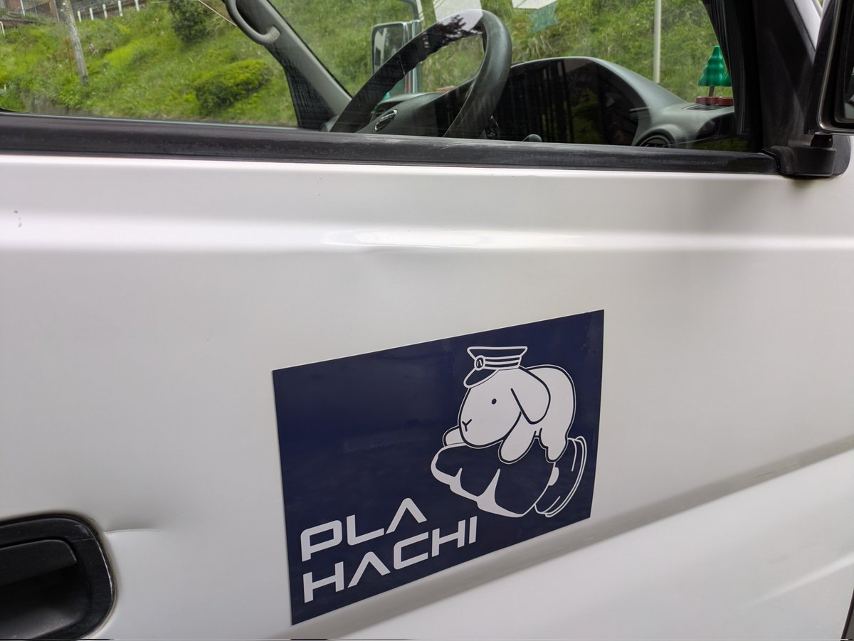 うさギター tweet media