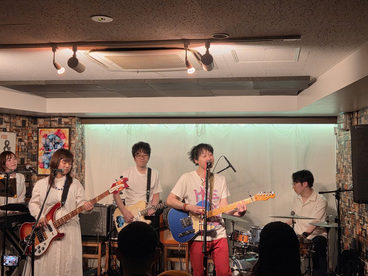 昨日は練馬FAMILY さんでサルパラダイスとHave a good ageのツーマン。
4周年おめでとうございます^^
たくさんいい演奏聴けて、美味しいお酒飲めたので幸せな夜になりました。
2組ともサイコー😍💓💓