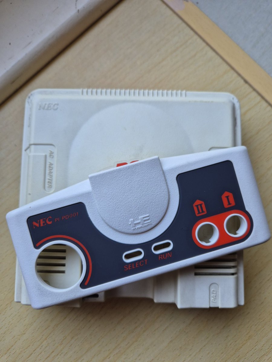 MrTomFum's tweet image. My PCE came to me yellowed and mucky and have got round to sorting it. But did the controller at the weekend. Saturday's sun was perfect for some bleachy action and it came out really nice. Console next but thats real faff to take apart. #pcengine #nec #retrobright