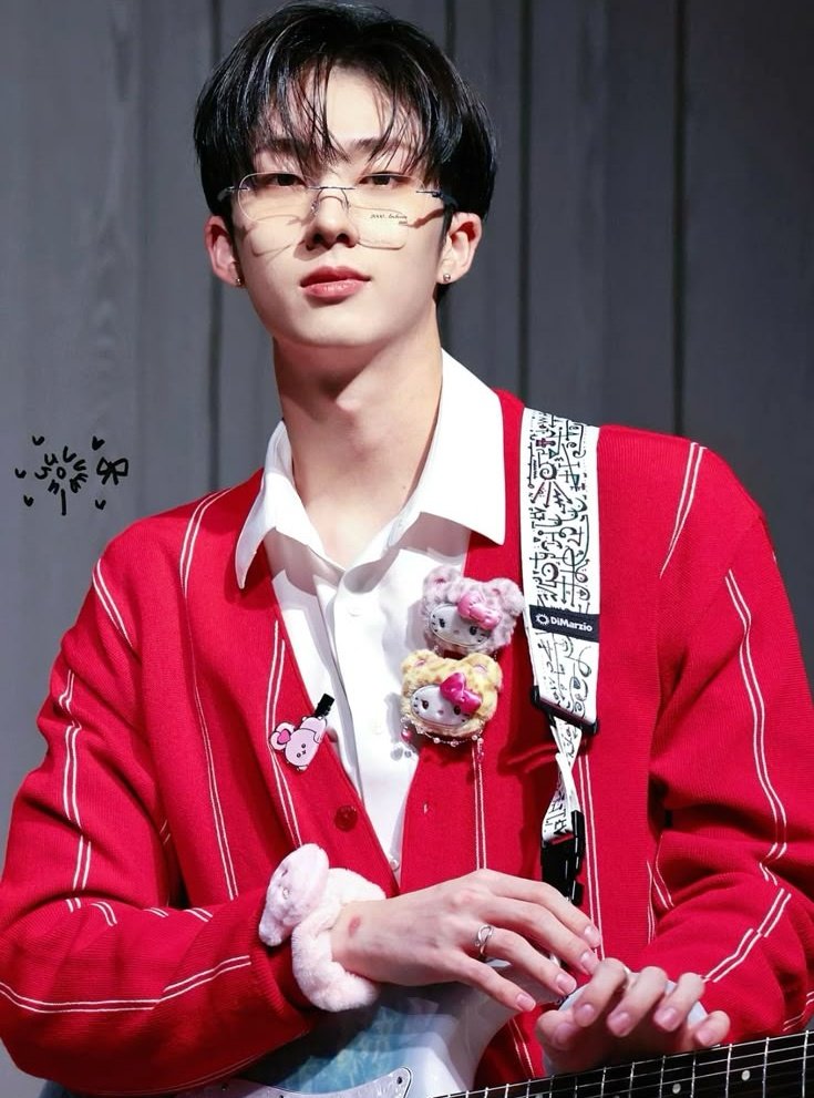 sarahᵖ¹ʰ is UNIQUE tweet media