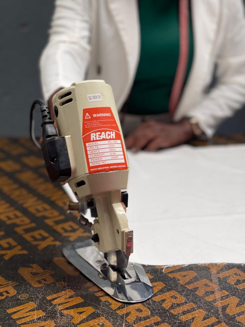 Katambulajulie3's tweet photo. Start your fashion journey with us and learn to make clothes that fit perfectly.
From Zero to Sew!
#TailoringSkills #LearnToSew #SewingWorkshop #FashionDesignTraining #HandmadeWithLove #StitchingSchool #DIYFashion #TailorLife #StartSmallDreamBig #FashionEntrepreneur https://t.co/vPZRrSGg2f