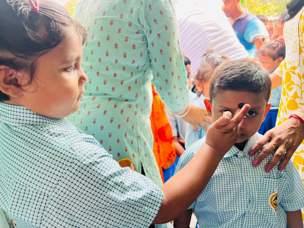 TripuraNipun's tweet image. First day at school for Balvatika 1 students at Umakanta Academy, Tripura—tiny smiles, a few teary eyes, and lots of excitement as their learning journey begins.

#FirstDayOfSchool #Balvatika1 #NewBeginnings #LittleLearners #TripuraEducation #FoundationalLearning #ECCE
