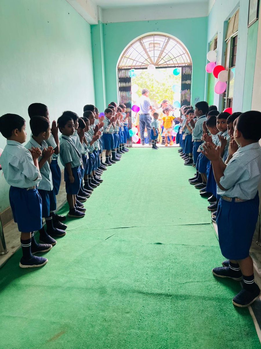 TripuraNipun's tweet image. First day at school for Balvatika 1 students at Umakanta Academy, Tripura—tiny smiles, a few teary eyes, and lots of excitement as their learning journey begins.

#FirstDayOfSchool #Balvatika1 #NewBeginnings #LittleLearners #TripuraEducation #FoundationalLearning #ECCE