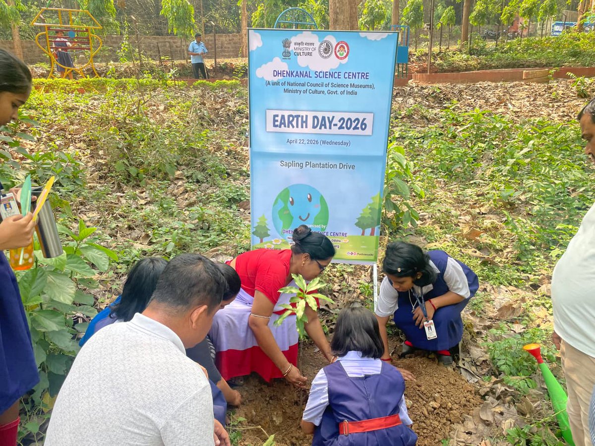 ncsmgoi's tweet image. On #EarthDay2026, @FunScienceDkl, a unit of @ncsmgoi, @MinOfCultureGoI, marked the day with a Mother Earth Pledge, Earth Quiz, Paper Craft &amp;amp; Sapling Plantation 🌍🌱- promoting environmental awareness &amp;amp; sustainable living.

#SaveEarth #GreenInitiative #NCSM