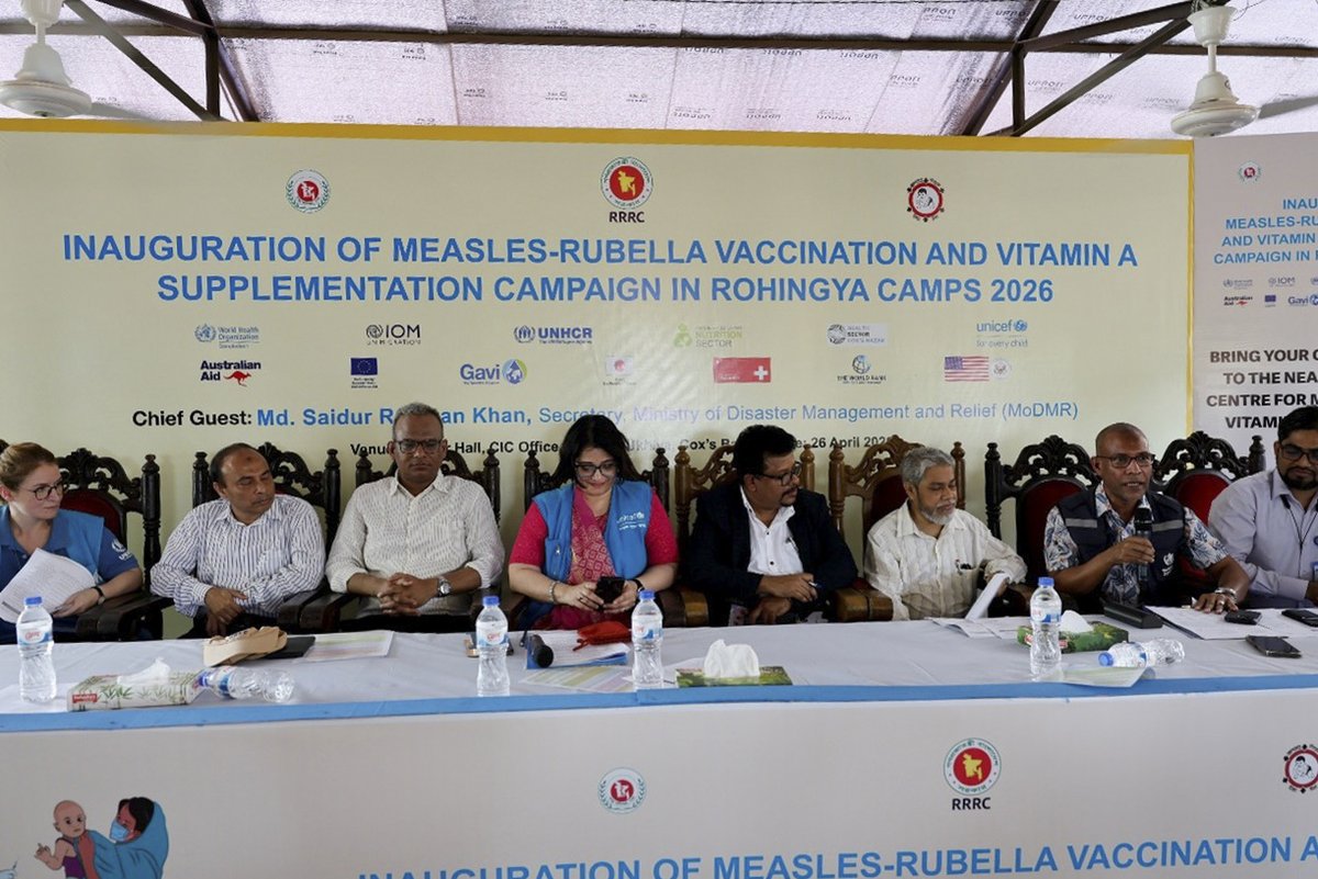 WHO_BD's tweet image. #Emergency MR vaccination is underway in #RohingyaRefugee camps in #Cox’sBazar.
On 26 April 2026, the @BangladeshGov, WHO &amp;amp; partners launched vaccination activities to protect 182270 children at high risk of #measles.
Every 💉 helps stop transmission &amp;amp; protect the vulnerable.