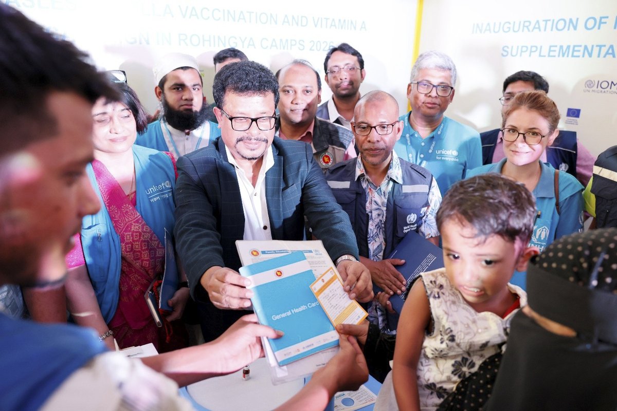 WHO_BD's tweet image. #Emergency MR vaccination is underway in #RohingyaRefugee camps in #Cox’sBazar.
On 26 April 2026, the @BangladeshGov, WHO &amp;amp; partners launched vaccination activities to protect 182270 children at high risk of #measles.
Every 💉 helps stop transmission &amp;amp; protect the vulnerable.