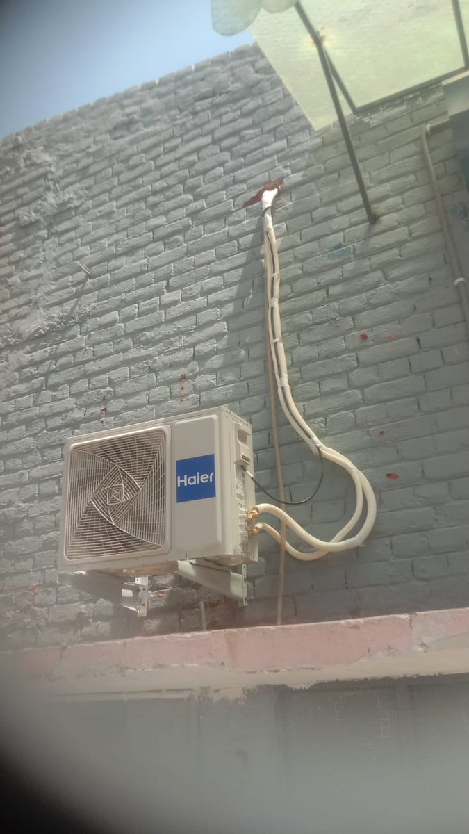 deepakashta's tweet photo. @IndiaHaier is this your best installation.
Your installation team says this is best they can do.
And this is not acceptable to me, pls initiate refund and take this nonsense back. https://t.co/LXsCvSnG6a