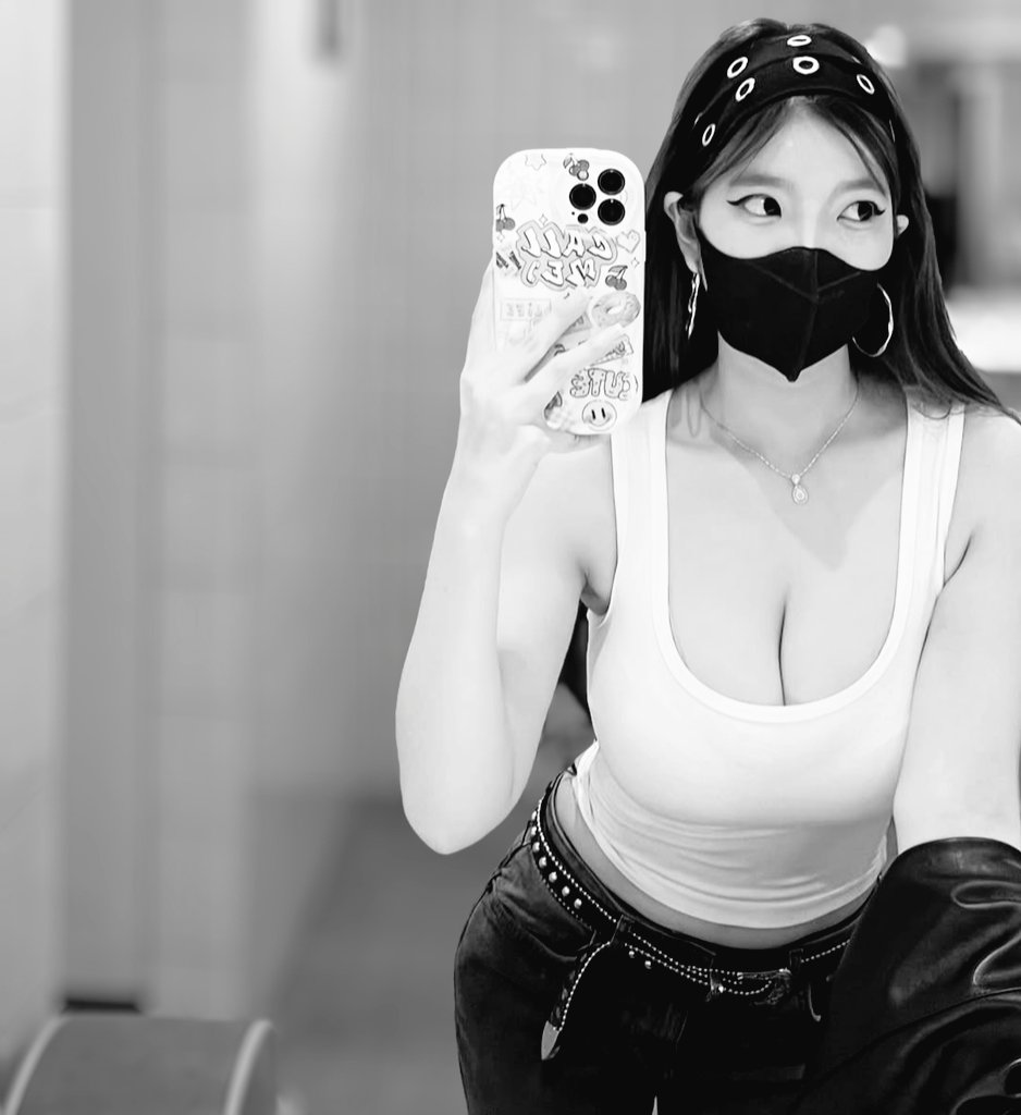 𝓒𝓱𝓮𝓻𝓻𝔂 tweet media