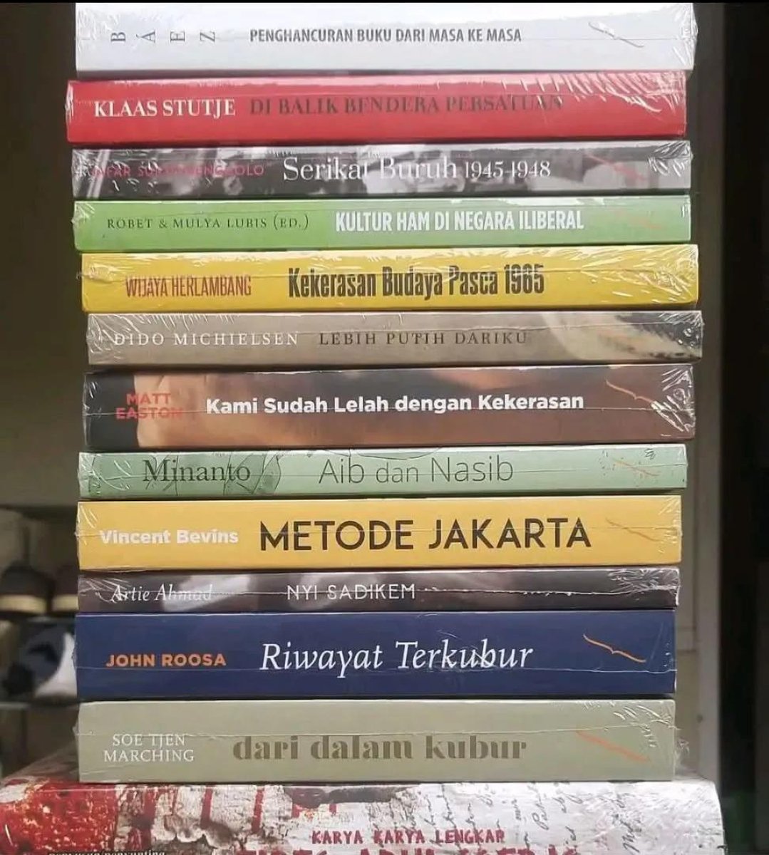 Bookstorelawas's tweet photo. Obral buku Murmer original 
Harga : 70.000
Perbuku silahakan DM 

#bukupreloved
#bukubekas
#novelsecond #semuaorang https://t.co/8ByMV9Zfpp