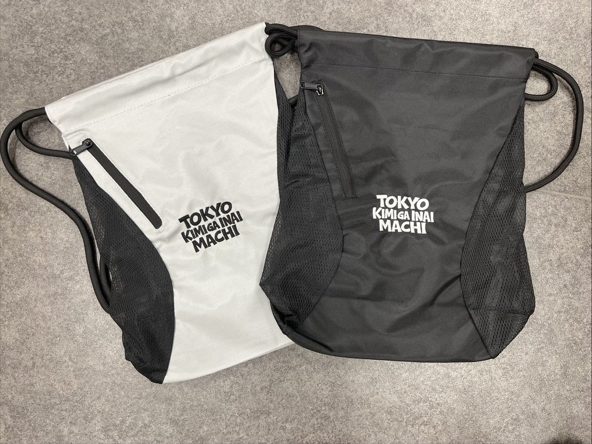 tokyo_kimi__tmg's tweet photo. 🌟new item

ロゴ刺繍 ナイロンナップサック

style：棘ロゴ / 丸ロゴ
color：ブラック / シルバー

¥4,000-

全4種！きみまちグッズ身につけて
ライブハウスに遊びに来てください！！

本日から販売開始！ https://t.co/gtThj89Doh