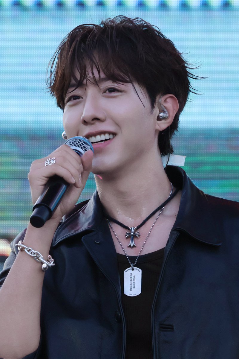 𝙇𝙞𝙨𝙞𝙖𝙣𝙩𝙝𝙪𝙨 tweet media