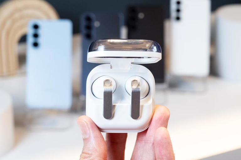 サムスンからオープンイヤー型出たら熱いな！
AirPods4みたいな形状なら自分には多分合わないだろうけど

サムスンのイヤホン新モデルは、昨今トレンドのオープンタイプ? msn.com/ja-jp/lifestyl…