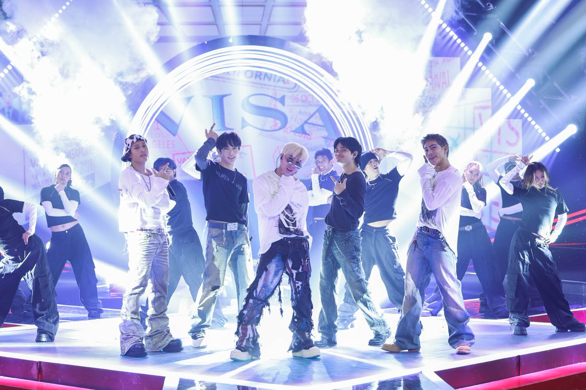 SB19Official's tweet image. AOS ba ang VISA stage namin kahapon sa All Out Sundays?

Salamat sa pag-nonoypi noypi kasama namin, mga ka-AOS! Sana nag-enjoy kayo sa performance namin ng VISA. Maraming salamat All Out Sundays 🤘

#SB19 #VISA
#WakasAtSimula #SB19WaS
#AllOutSundays #AOSBigayTodo