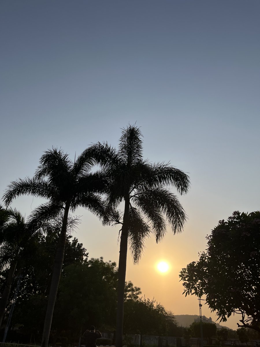 prachiniki's tweet image. #sunrise ☀️
#Latepost