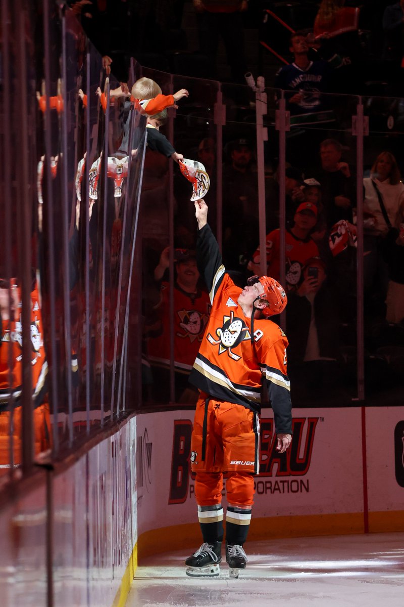 x - Anaheim Ducks tweet media