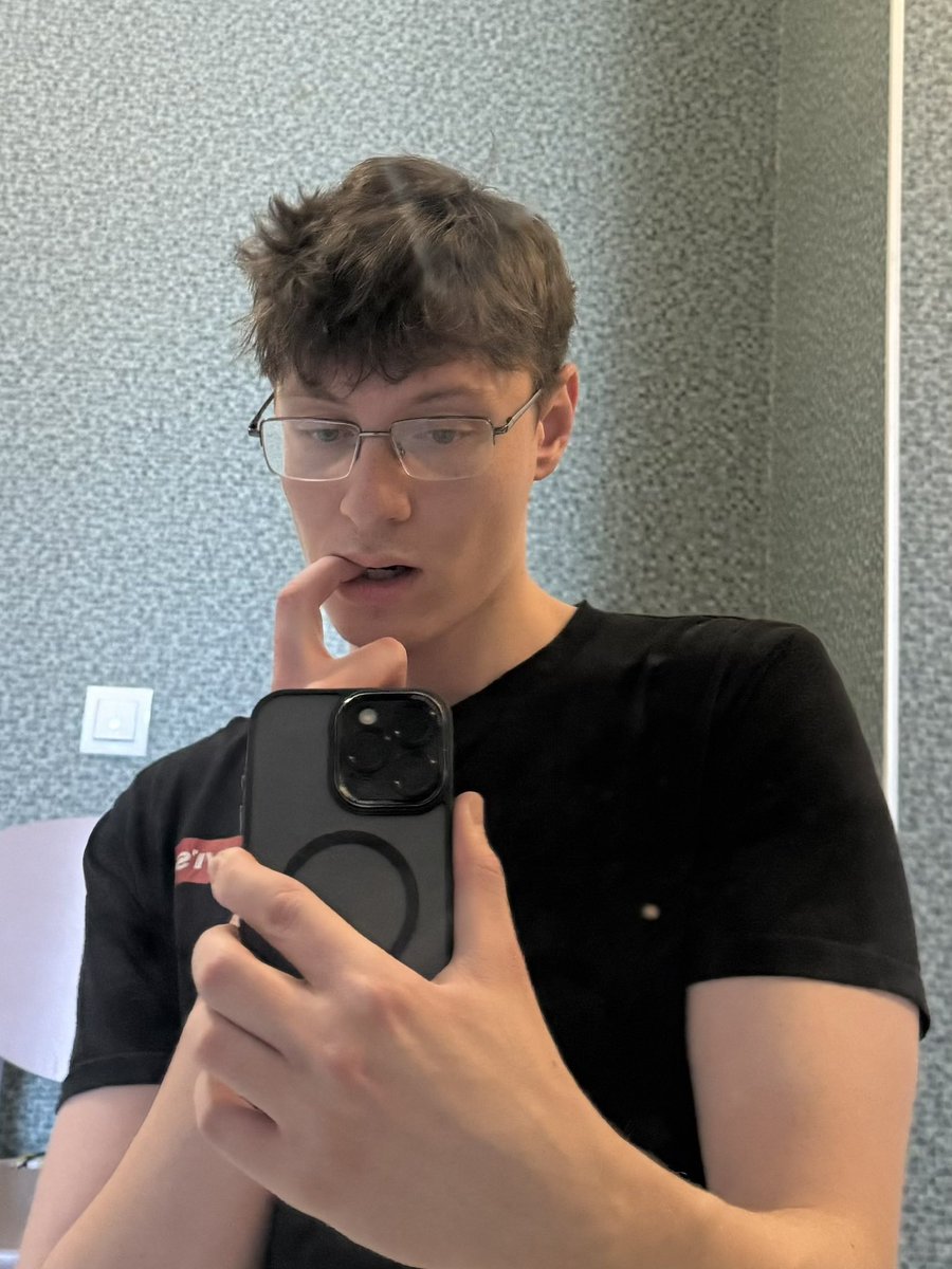 две суки все сытые tweet media