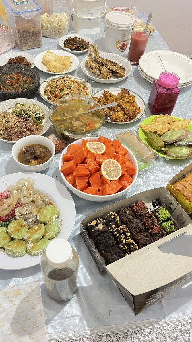 Uriplaylist tweet media