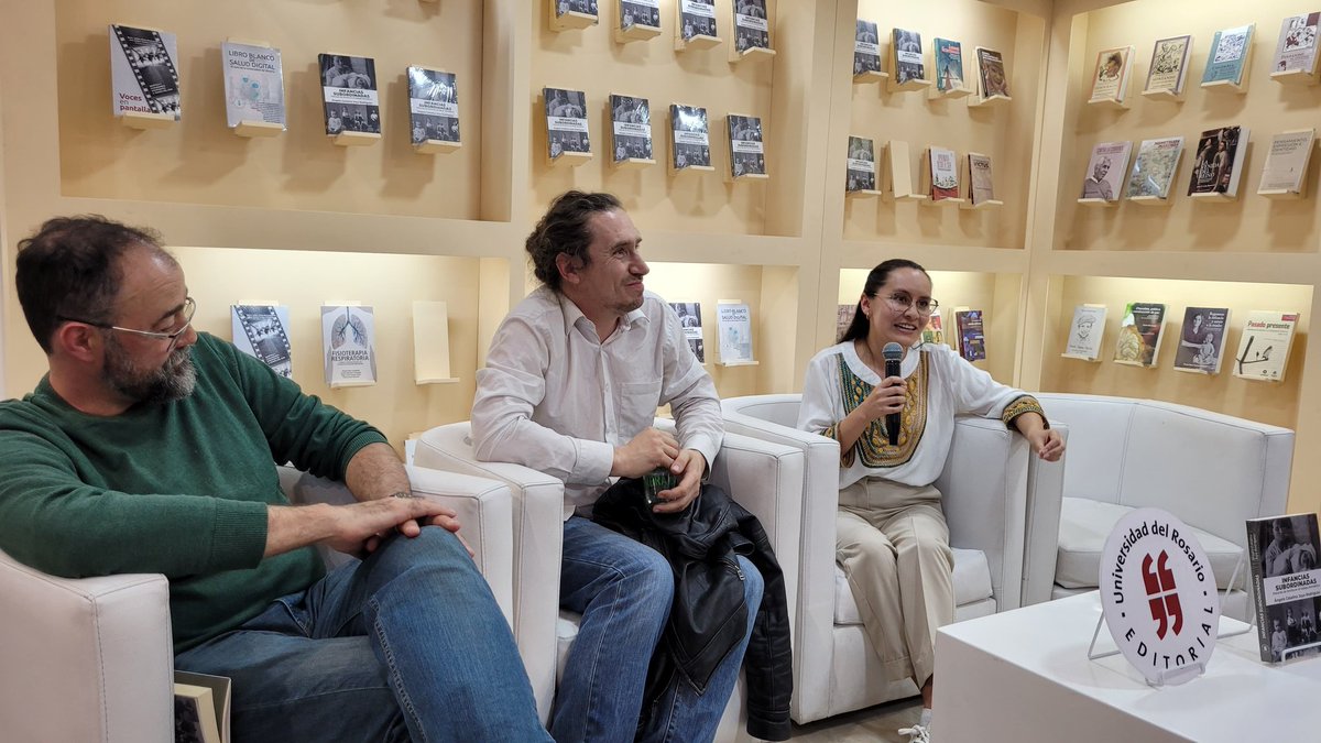 ACatalinaJoya's tweet photo. Gracias por todos los mensajes, el apoyo y la asistencia a la presentación del libro en la #FILBo2026 ✨

Especialmente, a Bastien y Thomas por aceptar ser mis comentaristas (aun de imprevisto). ☺️ https://t.co/WbYdfXGfNS
