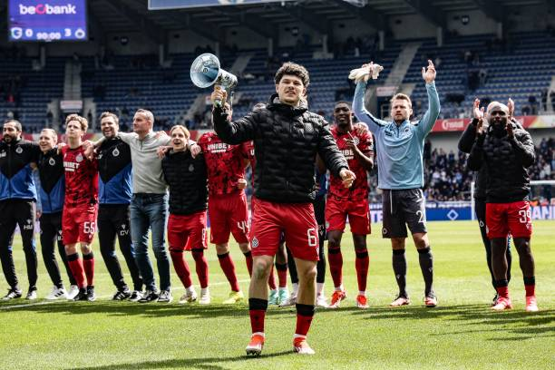 MichelFCBerix's tweet image. ON THIS DAY (2024):
Vandaag 2 jaar geleden won #ClubBrugge met 0-3 bij KRC Genk [Sabbe, Vetlesen, Thiago].
Het was het eerst doelpunt van Kyriani Sabbe voor Blauw-Zwart.