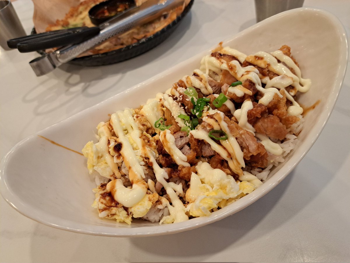 Cartwright_Four's tweet image. Visited Korean #restaurant Le Bulgogi, ordered: 

Seafood Pancake: not oily, crispy crust, delicious seafood. Excellent 👍 

Deep-Fried Chicken over Rice: with soft eggs. Other than the mayo, it is a delicious dish 😋 

Highly recommended 

#restaurants #Ajax