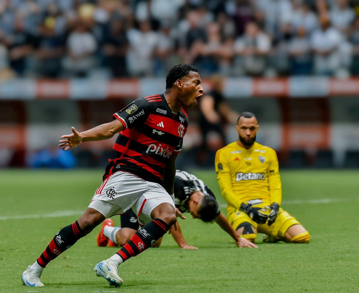 Noite de Copa tweet media