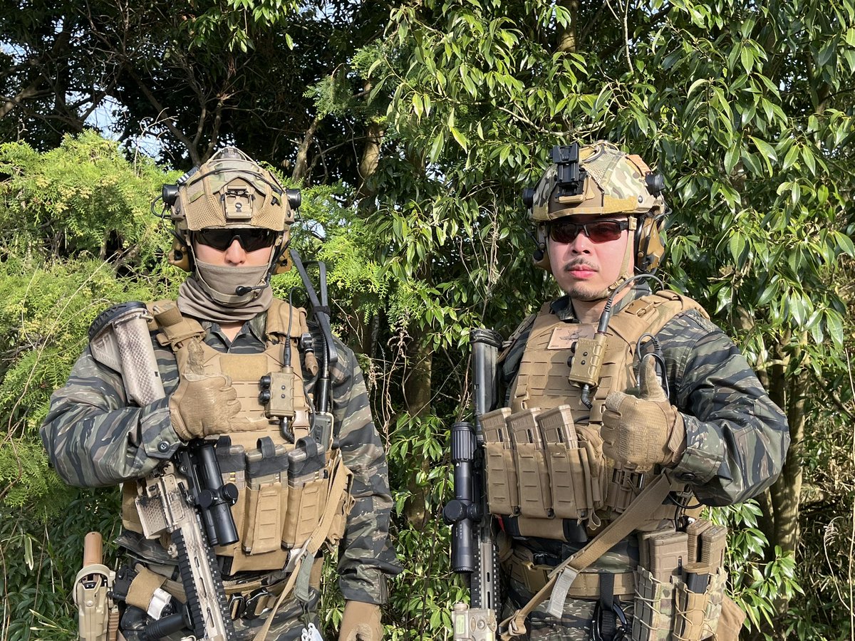 eveくんが飛ばされる前に急遽やろうと開催されたUSMCアグレッサーチーム合わせ。

タイガーに現用装備もかっこいいね。秋冬にやるシムの時とかはこれ着よう