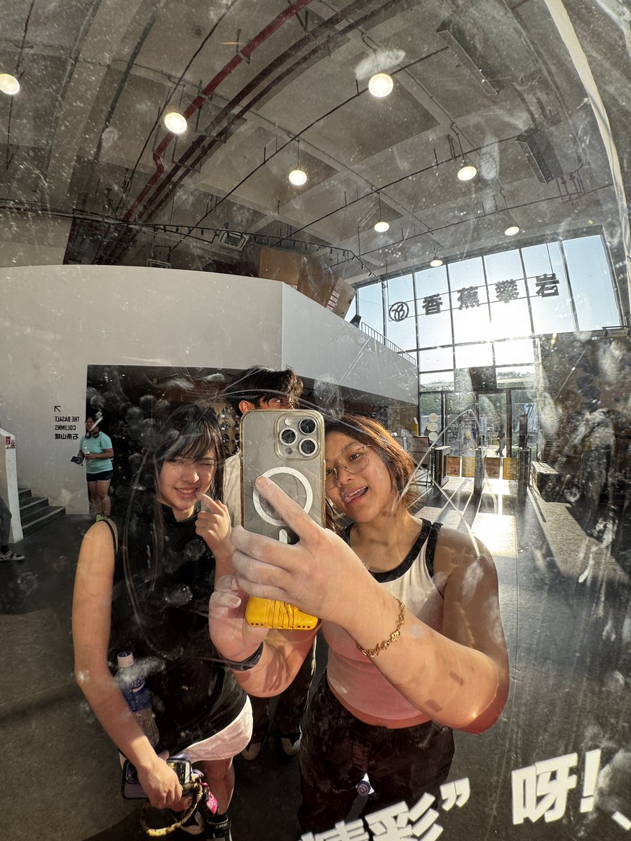 saturnsve's tweet image. Nyeri otot, pegal linu yang saya terima. 🧗🏻‍♀️ #bouldering life in Shanghai.