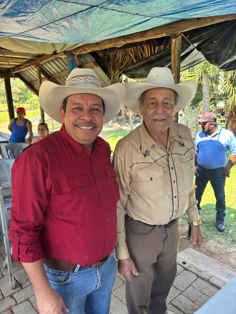 reynolchamec's tweet photo. este ejercicio en territorio.
¡Seguimos organizándonos desde abajo, con unidad y movilización, para consolidar el segundo piso de la 4ta Transformación! 🤠
#chamecdiputadolocal
#sierratabasqueña
#Distrito20 https://t.co/PVtIxvSkCE