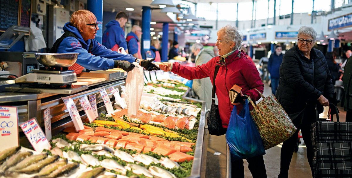 arabnews's tweet image. #SPOTLIGHT: Mortgage rates jump, flights are cut &amp;amp; food prices rise as supply chains in the #UK &amp;amp; #Europe absorb shocks of #Iran war &amp;amp; #Hormuz waterway blockade arab.news/curas